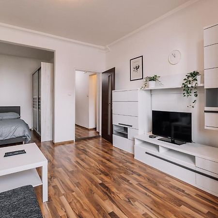 Cozy Apartment In Ruzinov Pressburg Exterior foto